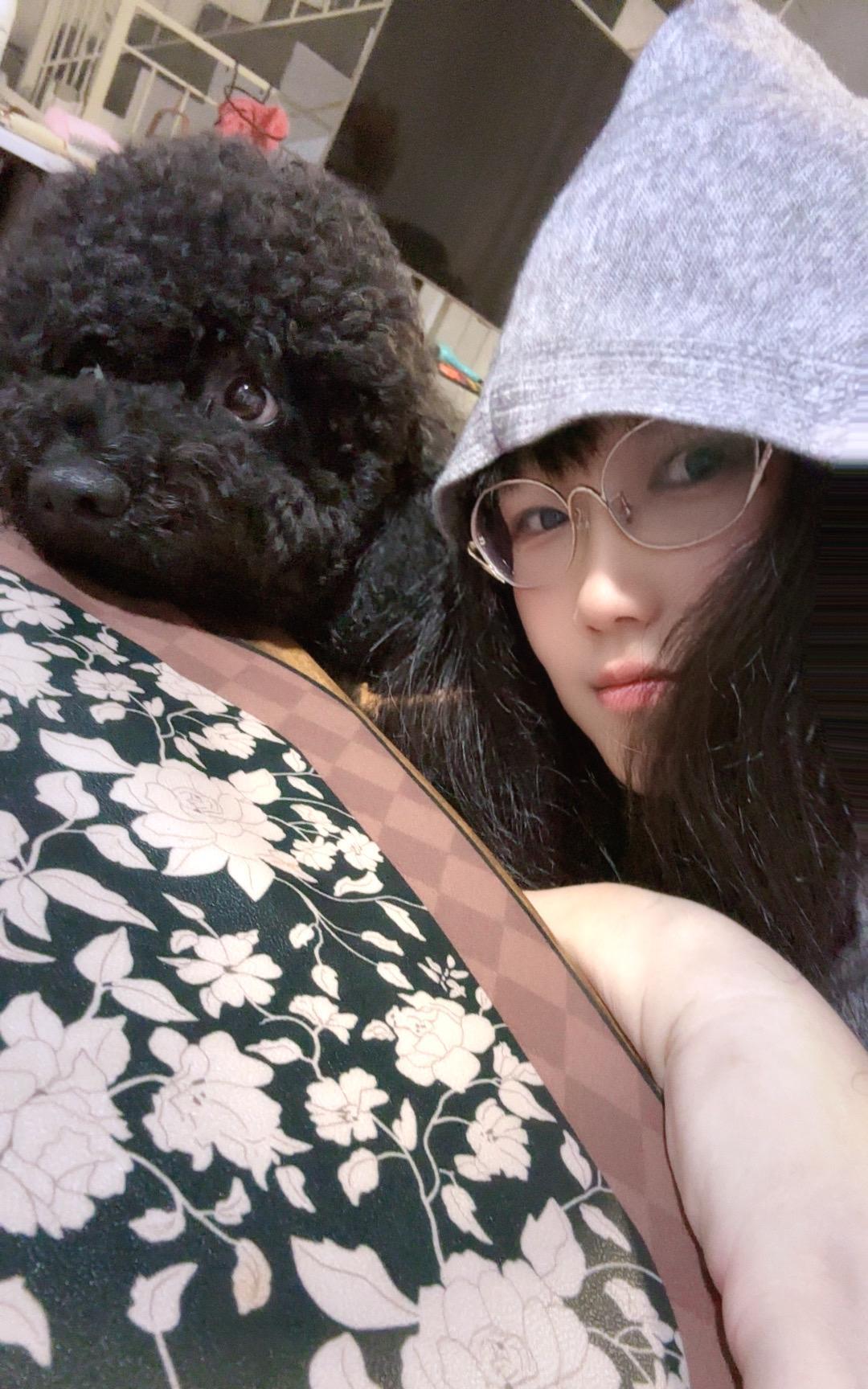 我从来不控制谁走进我的生活，但我可以选择从哪扇窗户把谁扔出去，不管你的圈子有多大