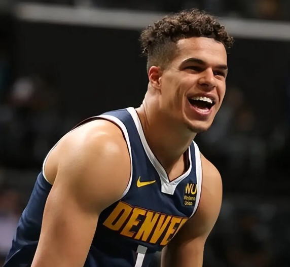 小波特语出惊人啊！

小迈克尔-波特近日在一档节目中表示谈到前队友约老师时说道：