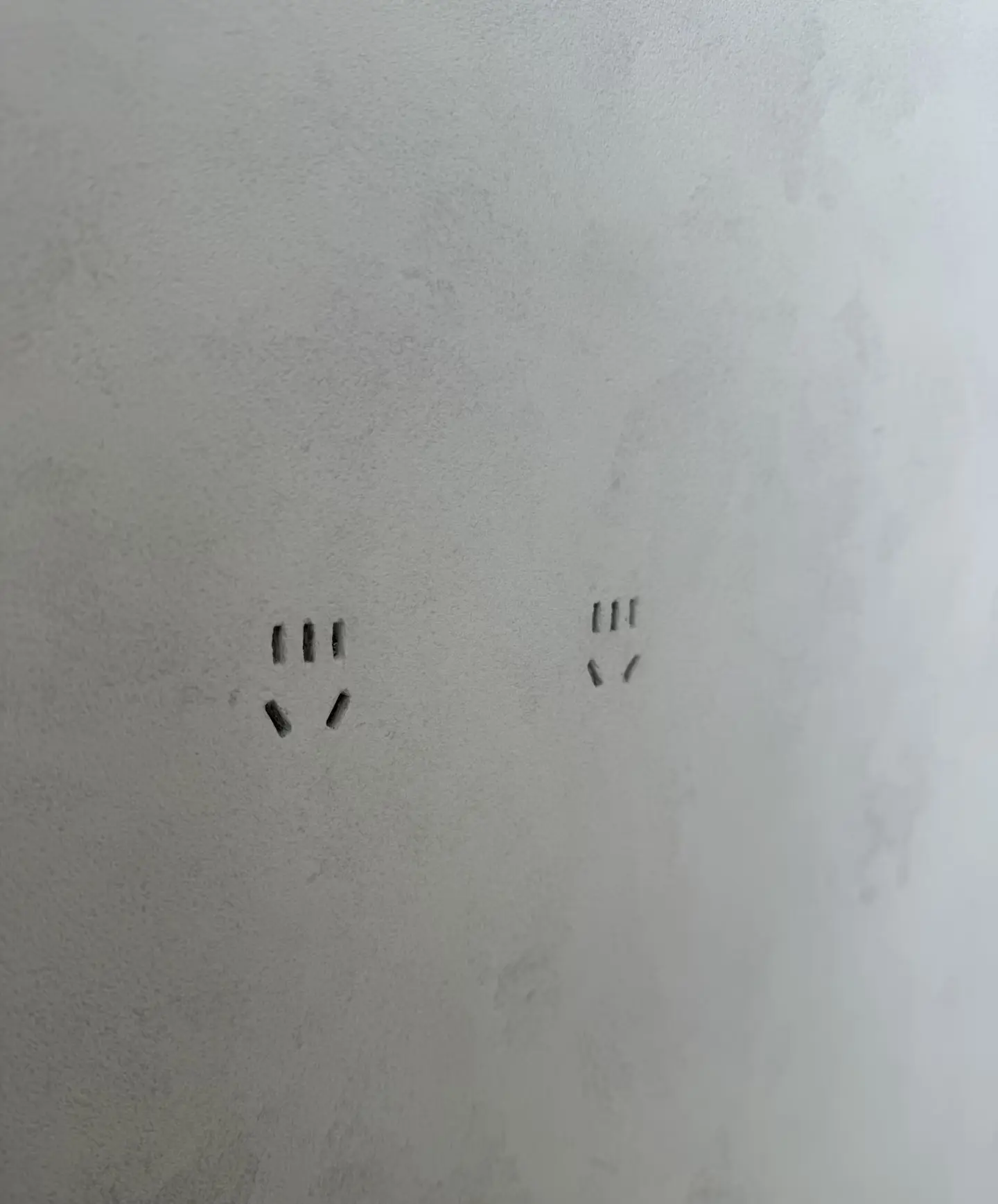 消失的插座，让极简风贯穿房间的每个角落
