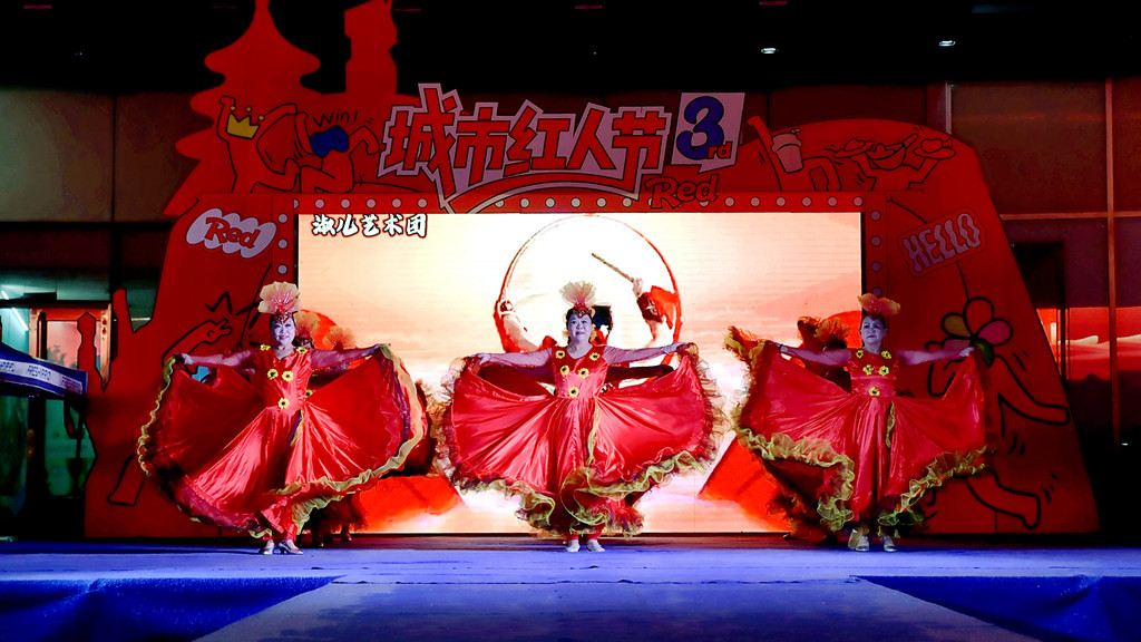 洛阳淑儿艺术团双节走进万达广场歌颂祖国大型文艺演出