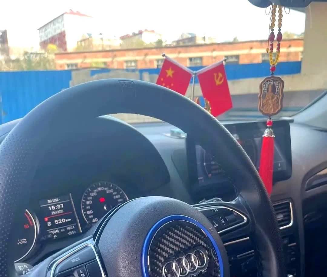 BBA在中国哪个会先倒？

这大概率是宝马了，你看奔驰到啥时候给人的定位都是