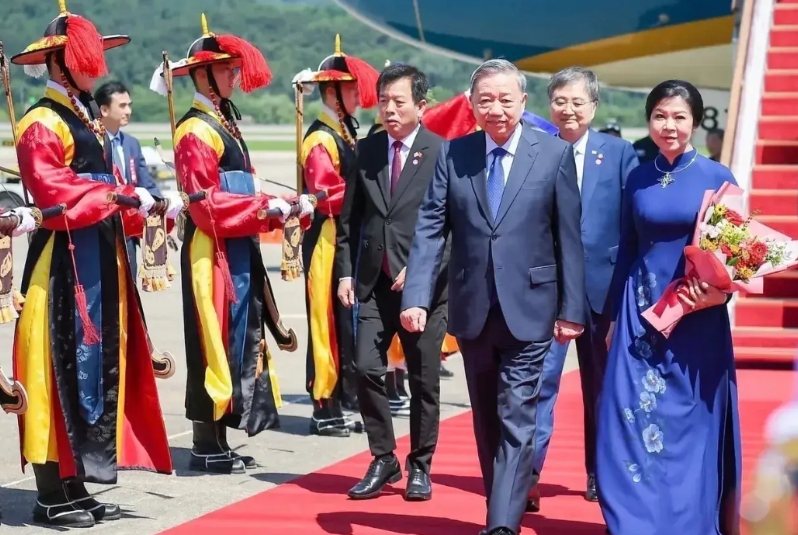 越南领导人苏林抵达韩国，开启对韩国的访问，苏林可能是韩国总统李在明上台后，第一个