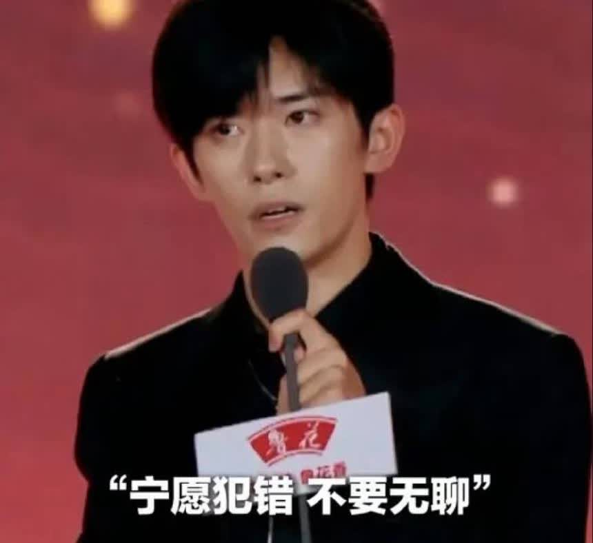 相信由心生不是没道理的。

易烊千玺真的变了  ，

他这次拿奖，敢说年