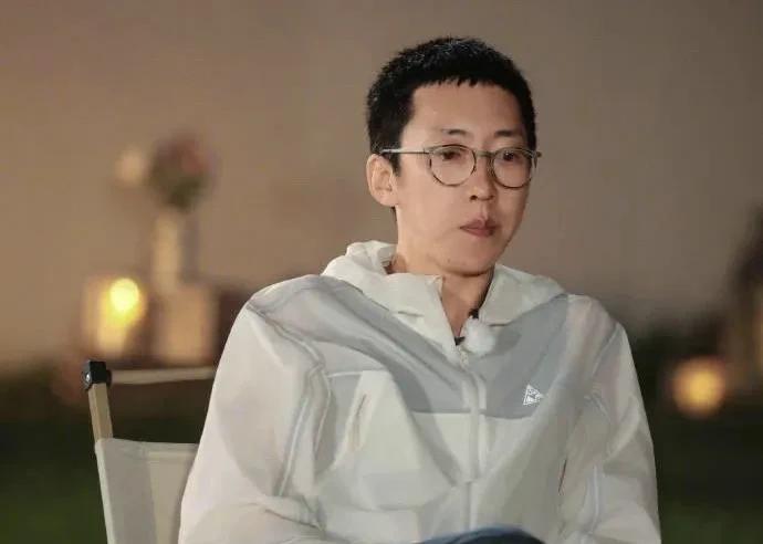 留几手“股灾式营销”：从亏光嫁妆到蹭崩盘，过气网红的“黑红经济学”
从“负分滚粗