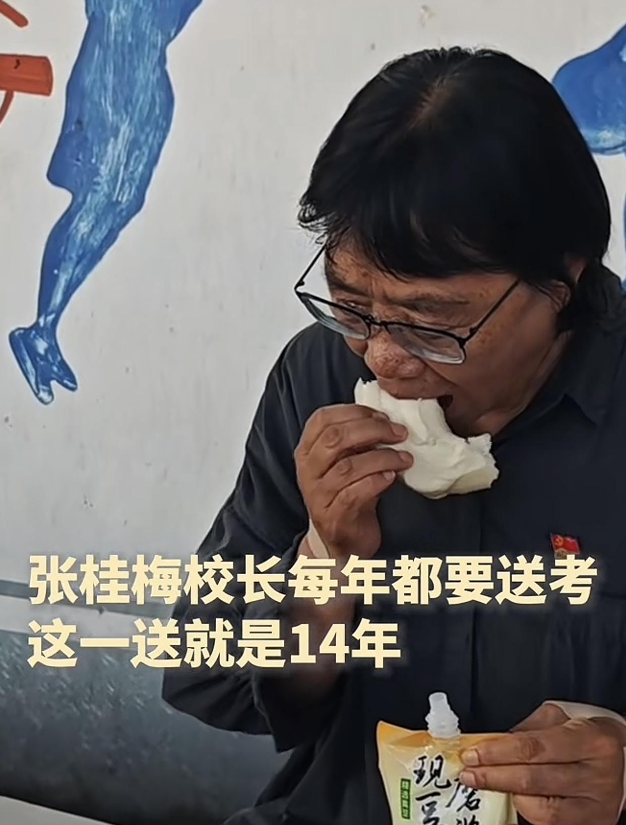 高考临近，张桂梅校长不出意外的话，又会被拍到“吃馒头送考”的照片，单从对教育的贡