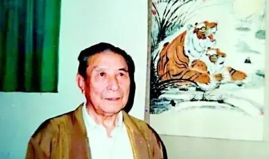1939年，一地主将300名八路军接到家中休养，谁料，却被1200名日军包围。激