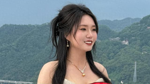 李雪琴税务风波持续发酵！百万豪车低价转让，神秘人物浮出水面