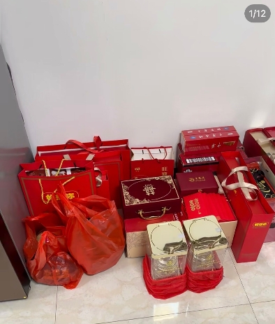 我看我儿子这婚怕是要黄。昨天去女方家谈订婚，刚开始两家客客气气商量婚礼时间。结果