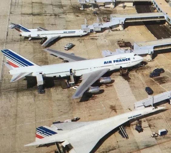 早年法国航空全家福合影