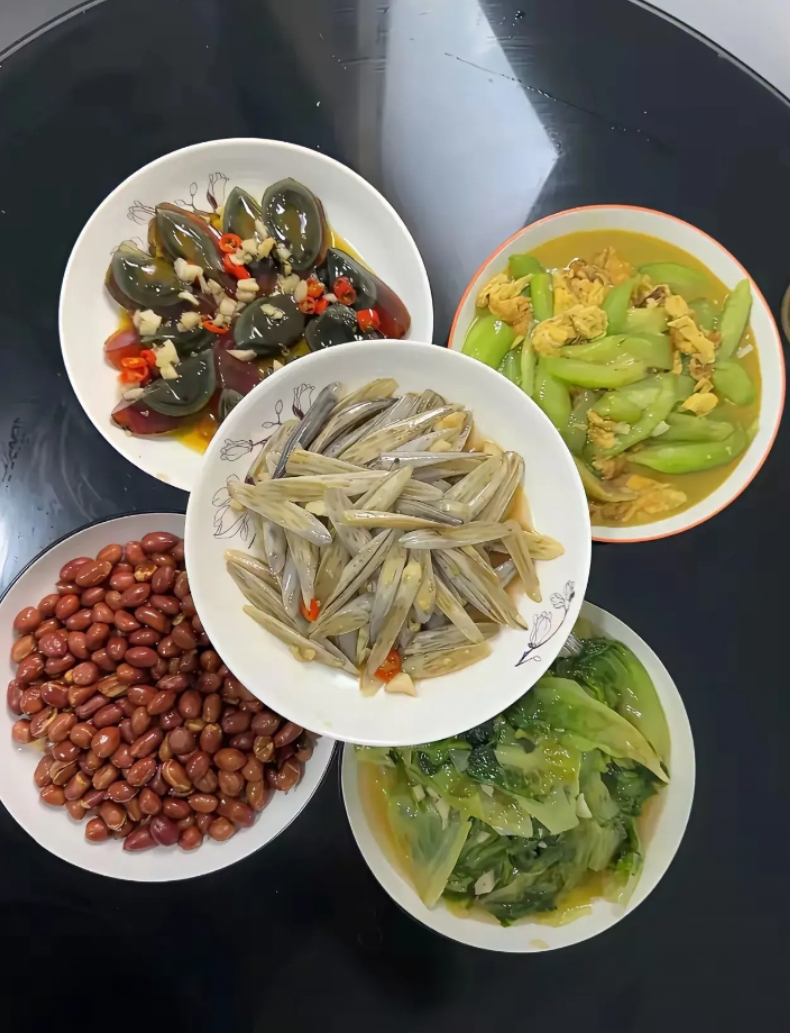 今天做了老公爱吃的下酒菜，友友们看看，在江苏是什么水平。