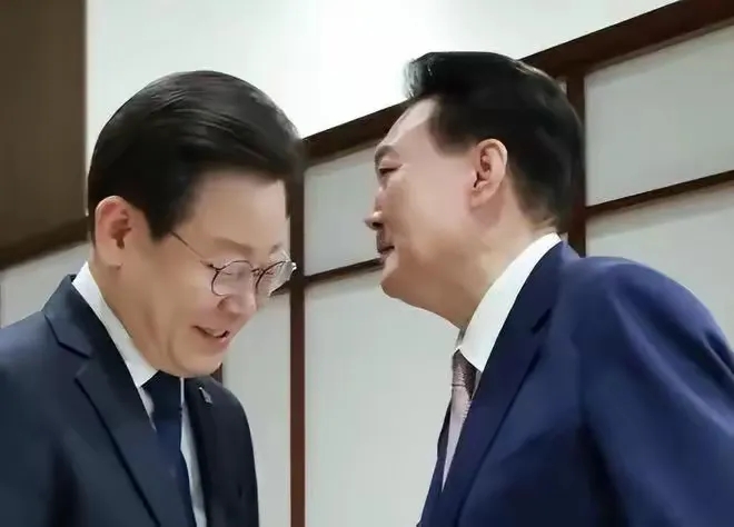 李在明作为韩国总统，似乎已经彻底进行了一场与尹锡悦的清算。他的做法被认为是在为朴