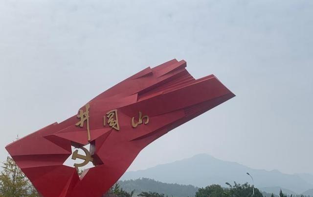 我军敢于称呼毛主席为“老毛”的，只有三个人！
这可不是不敬，更不是没大没小。恰恰