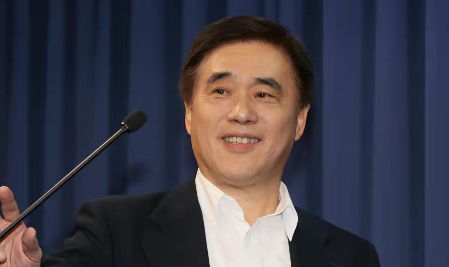 郝龙斌不敢辩论？郝龙斌突然宣布退出国民党主席选举前的辩论会，让人诧异，答应好的事