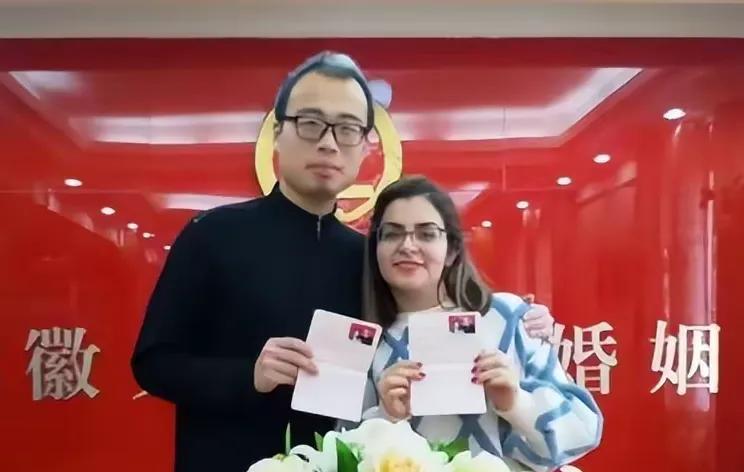 25岁湖北小伙娶28岁伊朗博士，女方富家千金。婚后6年，岳父不同意他们生孩子，急