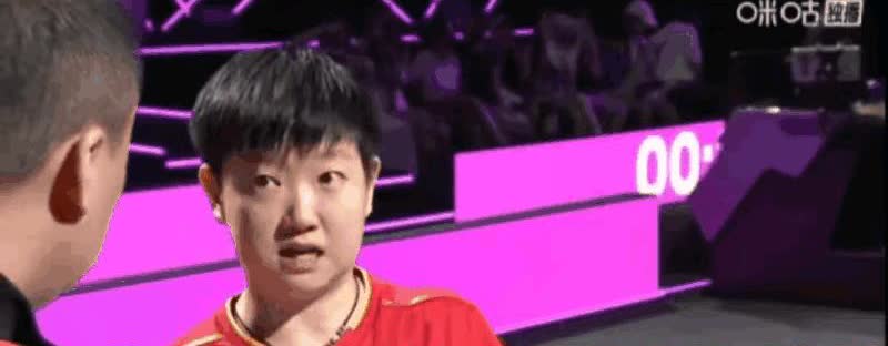学霸打球，教练只需鼓掌

马琳坐场边，像陪考家长，只负责递水点赞

昨晚