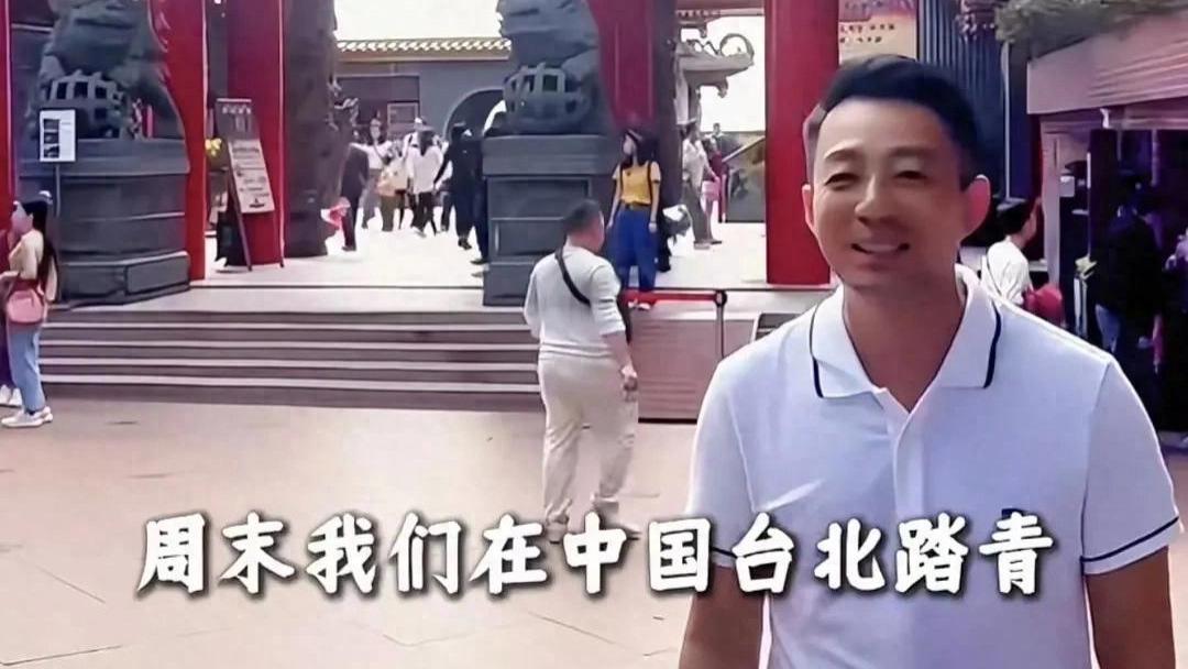 汪小菲携玥儿逛夜市展笑颜，回京重启事业新篇章！
