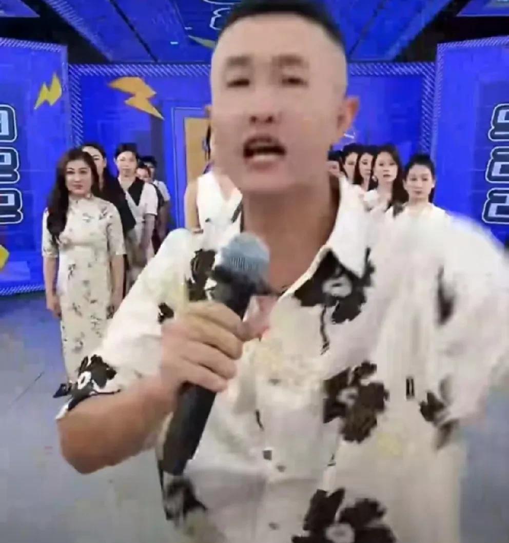 亚飞表示二嫂的实力应该能把账号粉丝冲到四五千万！
          八卦主播亚