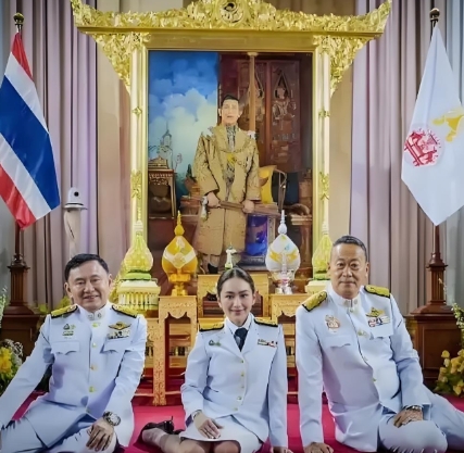 佩通坦被停职，泰国最少有以下三方面考虑，首先就是泰国国王的态度，要知道佩通坦上任