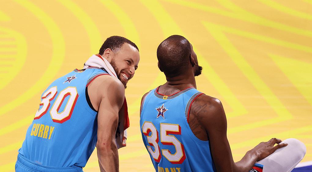 NBA官方推出新的数据统计指标，引力值。
引力值什么意思呢？用于量化球员，比赛中