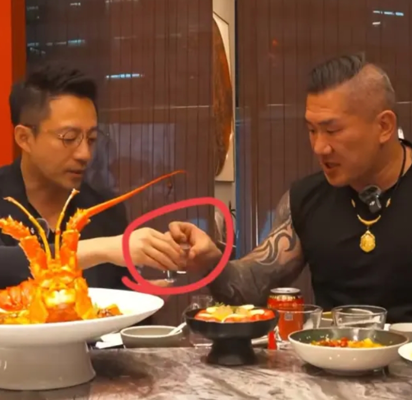 我有种预感，汪小菲的麻六记要大红特红了，不是因为张兰直播，也不是因为马筱梅直播，