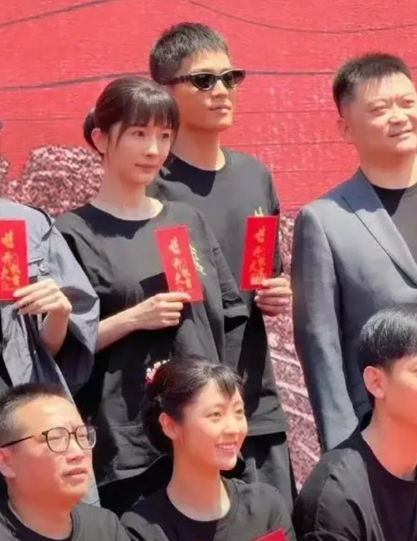又吵吵起来了。

“生万物”这个电视剧不是拍的挺好吗？那都是上世纪二三十年代的事