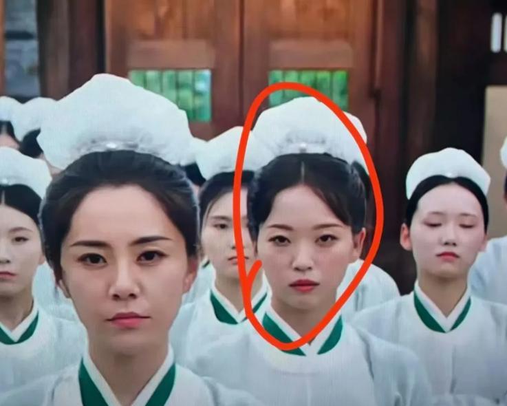 --短剧演员为什么不愿意演长剧，说白了就是因为胜任不了呗。
现如今短剧出现在各个
