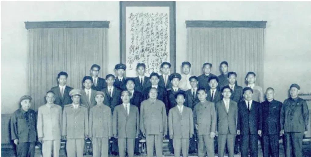 1970年6月27日，毛主席，周总理，李先念，接见朝鲜访华代表团，合影留念，永恒