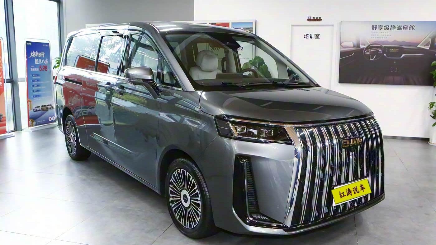 北汽锐胜M8预售，金色“BAW”车标，中大型MPV，会被大家认可吗？