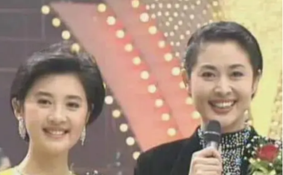 1991年春晚，倪萍在念海外华人向国内发来的祝福贺电时，突然发现纸上竟是空白的，