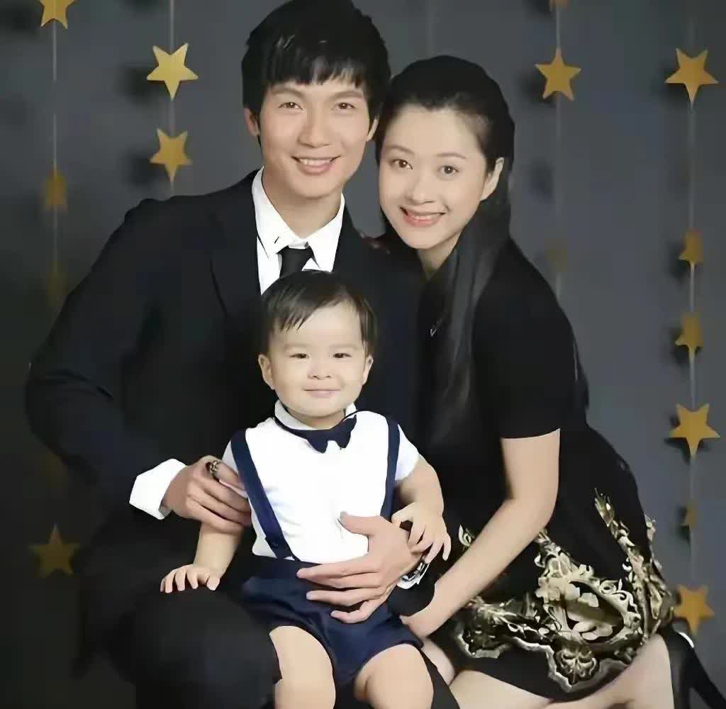 为什么陈楚生的帮唱嘉宾会是郑钧？
因为陈楚生的老婆叫刘云，郑钧的老婆叫刘芸，
