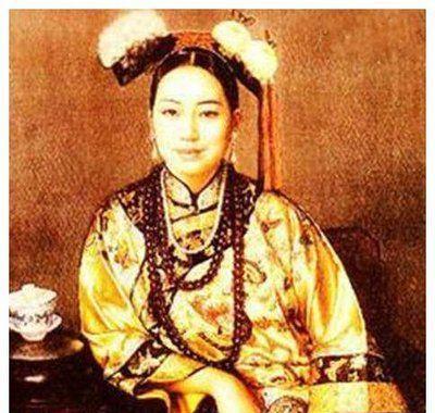 野史，1880年，46岁的慈禧太后感觉肚子肿胀，还干呕嗜睡，贴身太监李莲英赶紧找