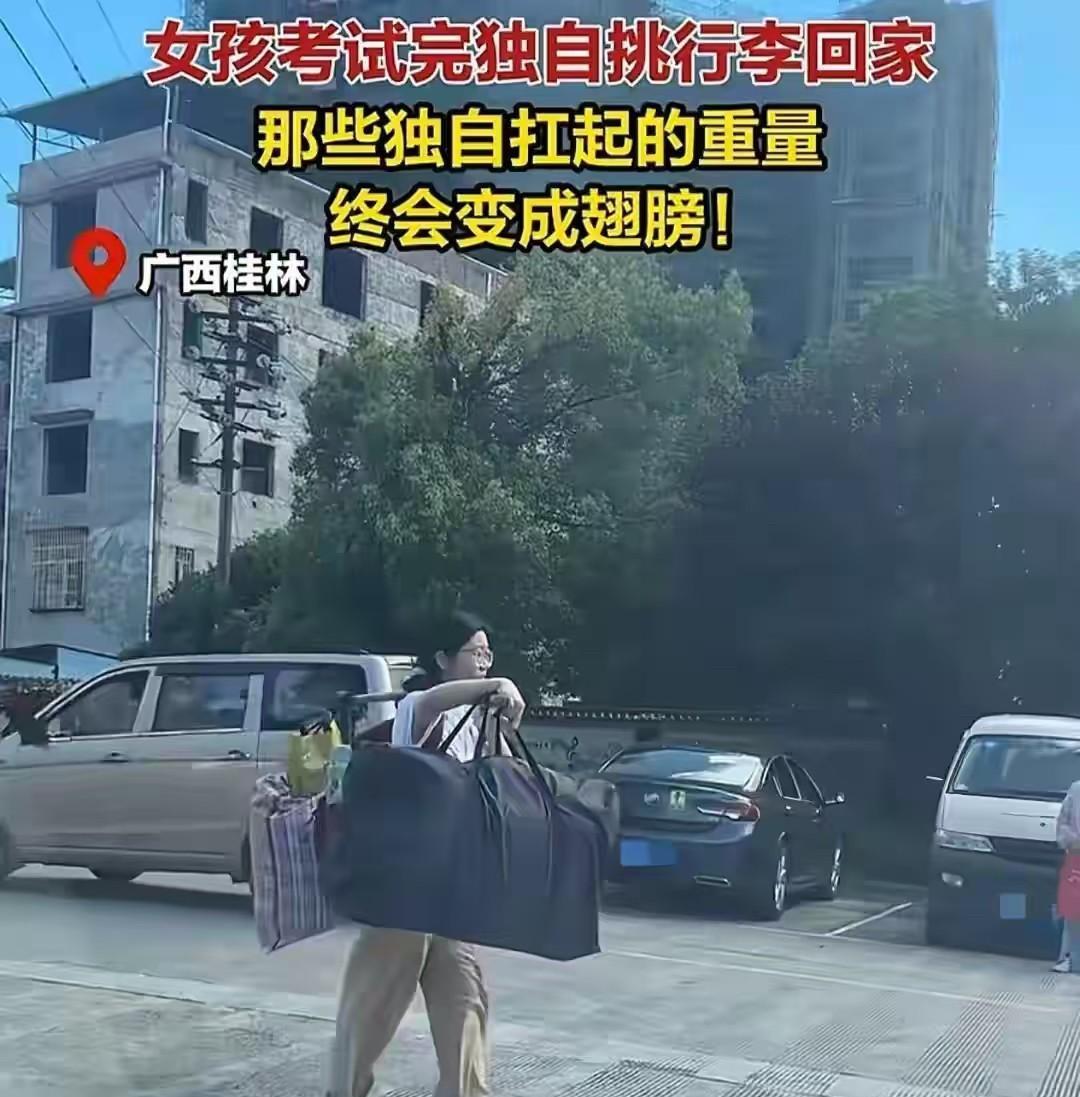 广西“最美高考女孩”火遍全网！
在今年高考结束后，一位来自广西桂林灌阳县的女孩，