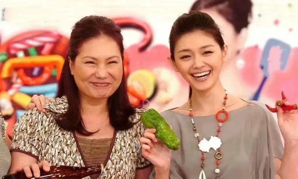 大S妈妈，凌晨发文！

3月1日，一大早，S妈就上了热搜，原因是在凌晨发文，称：