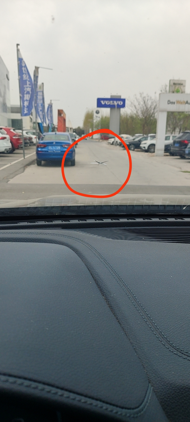 前档又给崩裂了
兄弟们！前档又给崩裂了，不知道为什么福耀的静音玻璃这么脆弱！上一