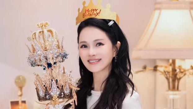 伊能静：57 岁的璀璨人生与温暖家庭