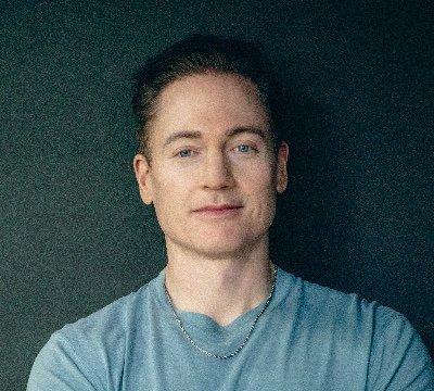 【硅谷富豪的不死执念：AI接管身体，活着像个圣人】随身携带空气净化器，严格限制饮