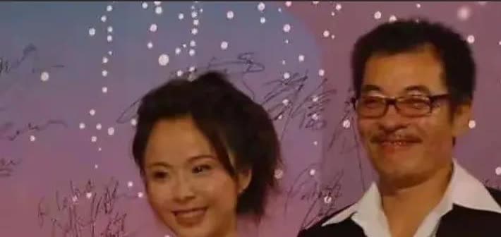 1998年,41岁的著名演员刘威爱上了在康熙微服私访记里面主演坠儿一角18岁的杨