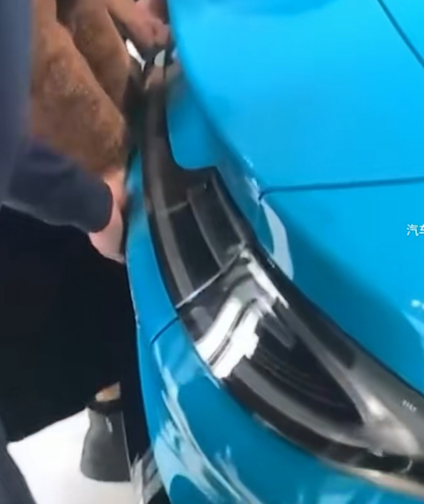 小米夹手了
其实小米的技术是可以的，就是细节上还是有点提升的空间啊，比如夹手这件