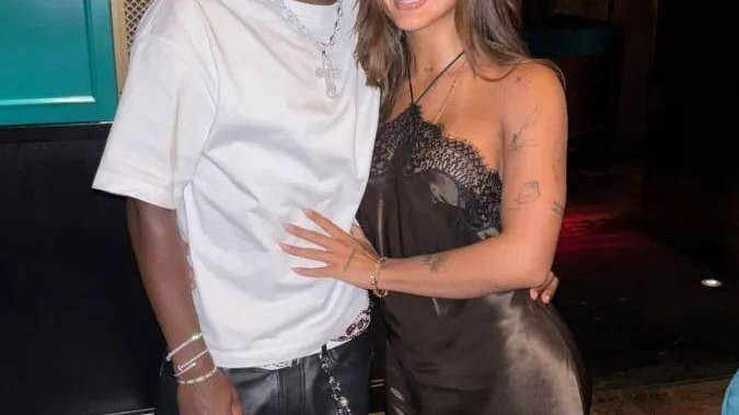 巴西巨星太潇洒，约三女海边度假，与皇马续约谈判已宣告破裂！