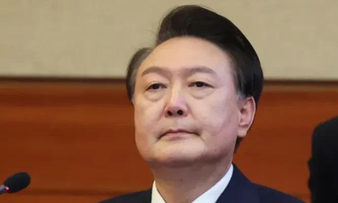 尹锡悦要东山再起了！
就在昨天，2月25日，尹锡悦弹劾案庭审终于结束了，可以预见