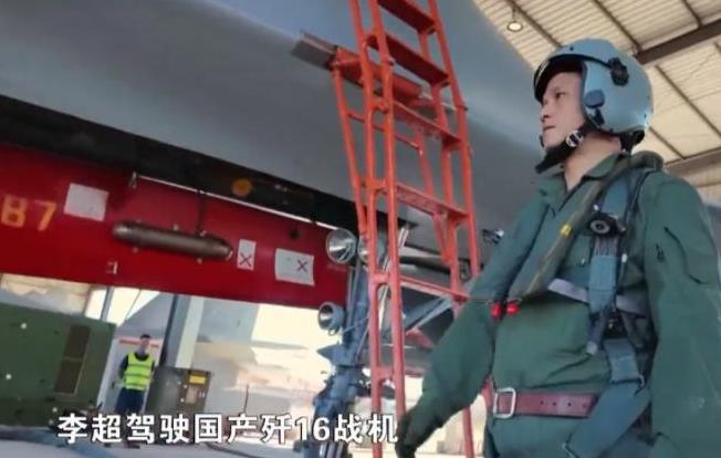 这次公开了，我军1架歼16战机，在海上近距离缠斗F-35！我军1架歼16战机，一
