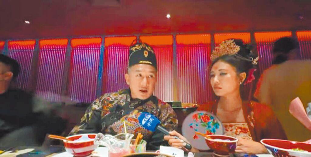 两岸统战谁怕谁
初夏时节，肃杀已久的两岸关系迎来了一个热络交流的小高潮。相较多次