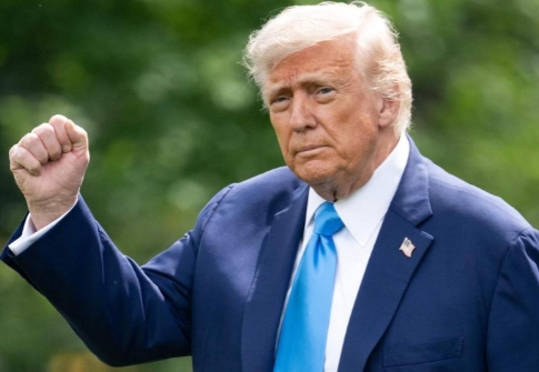 美国总统的电话似乎也没那么神奇，泰柬边境持续传出枪声。泰国国家电视台27日援引泰