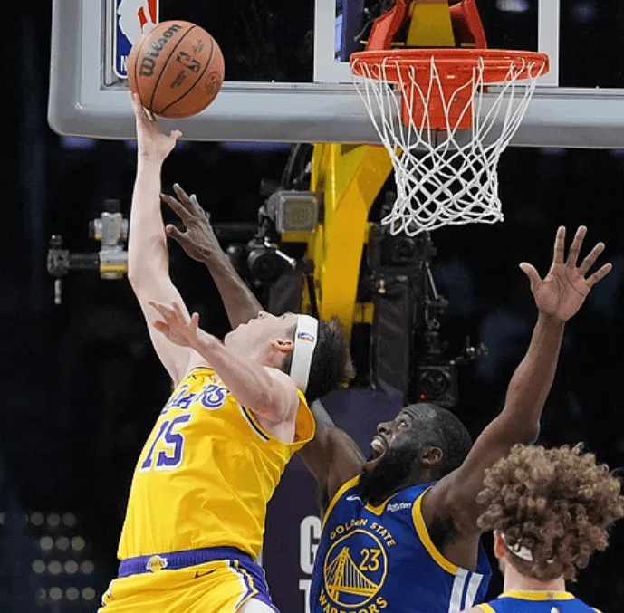 NBA常规比赛后，詹姆斯-沃西在节目中谈及本场比赛湖人的转移球表现，詹姆斯-沃西