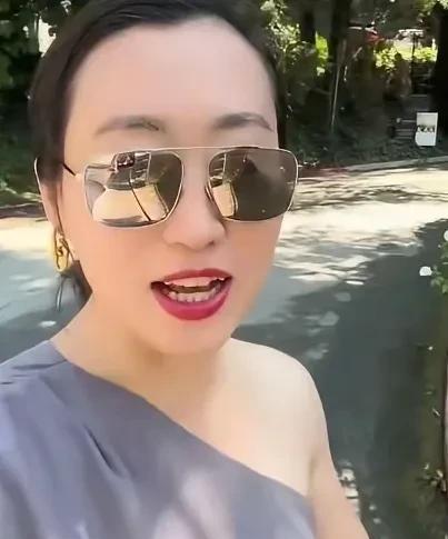 这个女人爆料说：宗馥莉在美国结过婚，育有一女，又离了，还有一对龙凤胎。
我觉得，