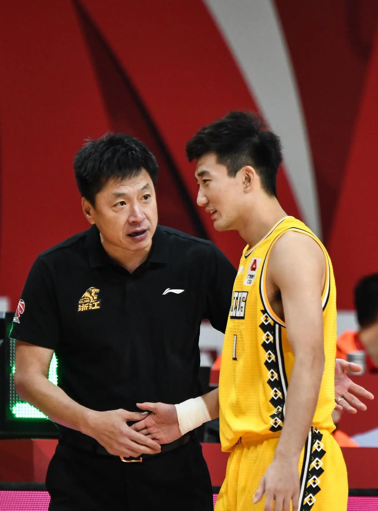 李春江:浙江广厦首个冠军的幕后功臣？
只能说他们互相成就吧，广厦现在的夺冠班底除