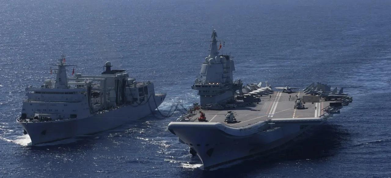 #中国海军山东舰航母编队抵达香港# 经过数十年的努力奋斗，中国目前已经成为世界第