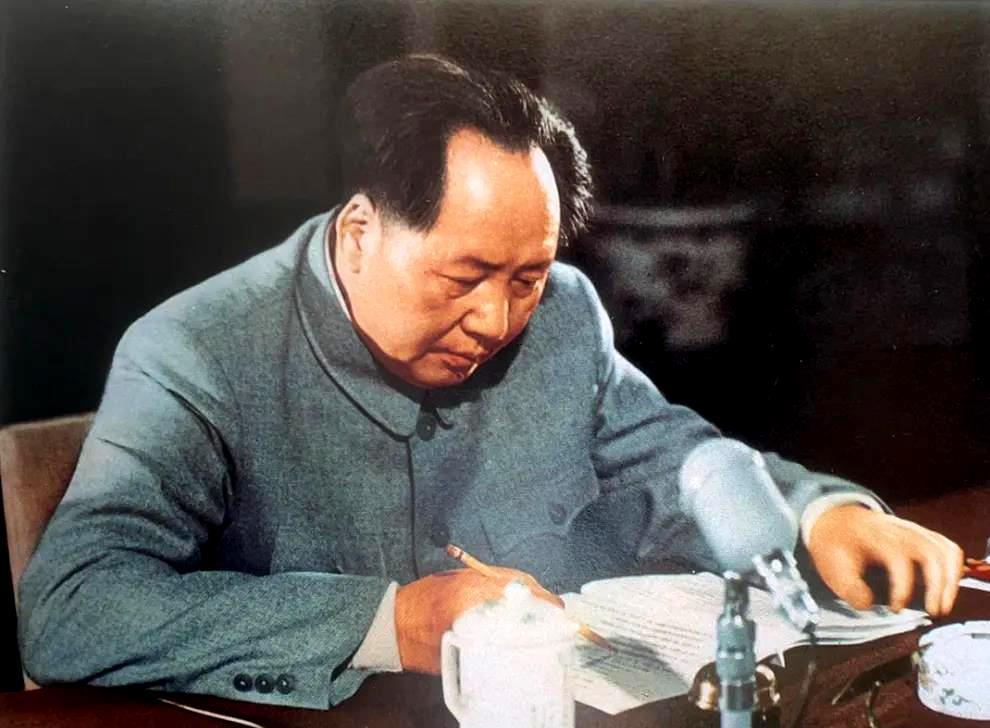 看毛主席和蒋介石打笔仗，真是太有趣了，比如在1949年元旦的这次笔仗。
元旦那天