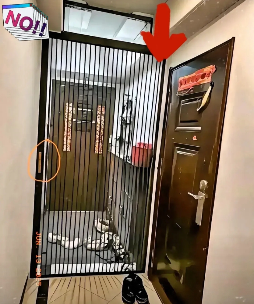 今天中午回家吃饭，发现邻居在公摊过道焊了铁栏，截走了一半公共空间。

找物业反映
