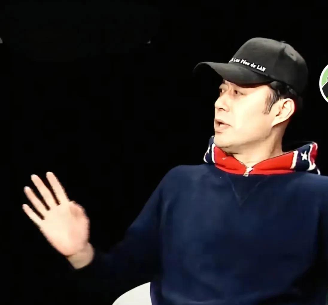 演员刘钧说：“当时《知否》剧组找到我的时候，说你这个角色，身边全是各种美女天天围
